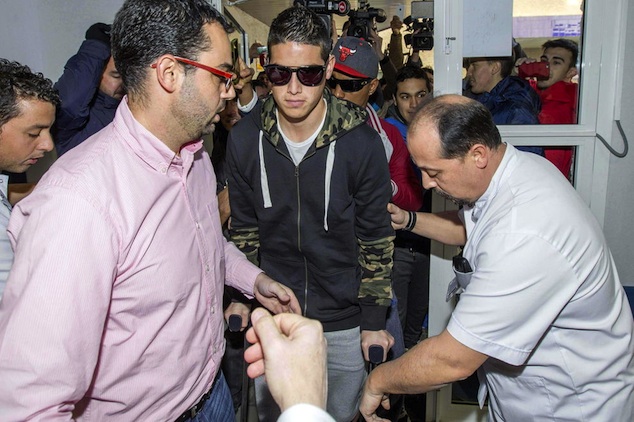 James Rodriguez entered the hospital in the middle of a crowd